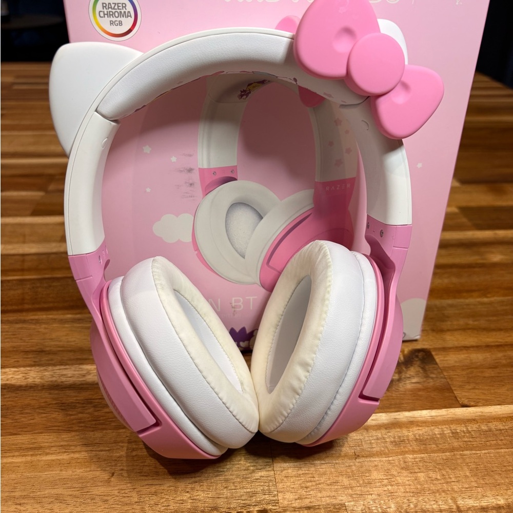 Razer Kraken BT Hello Kitty and Friends Headphones
